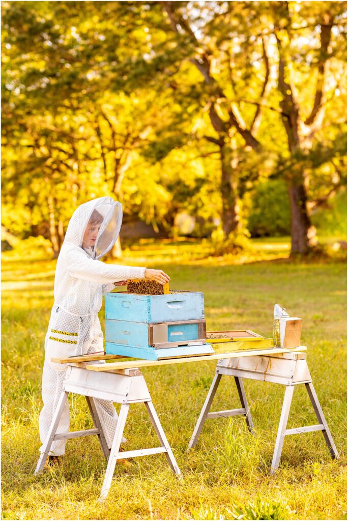 Product photography of modern beekeeping suit by Jeometry Beewear™