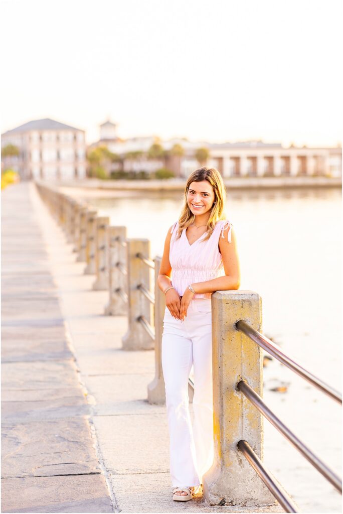 Sunrise senior portraits at The Battery in Charleston featuring a girl in a light pink top and white jeans